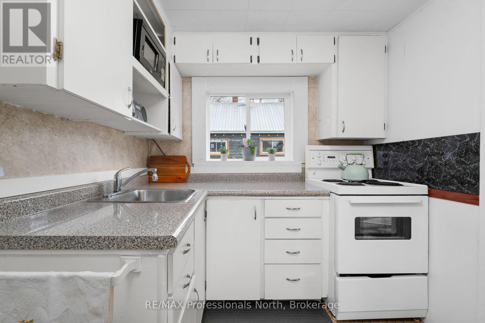 18 George Street, Huntsville, Ontario  P1H 1T9 - Photo 13 - X12936364