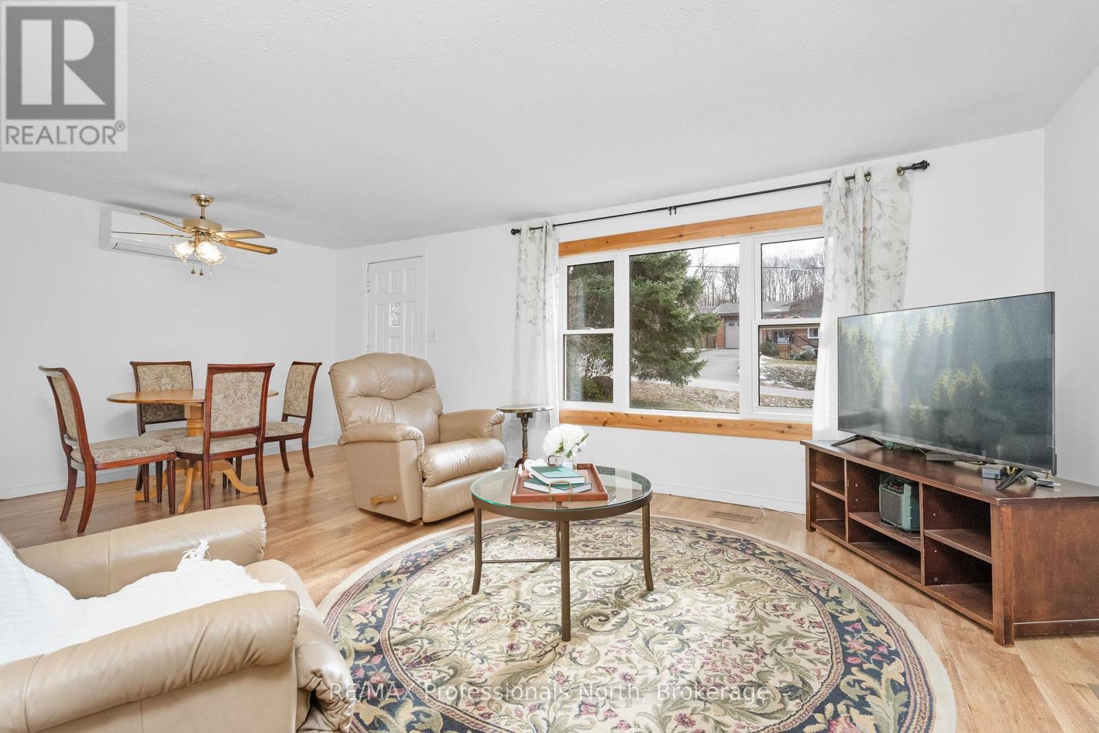 18 George Street, Huntsville, Ontario  P1H 1T9 - Photo 8 - X12936364