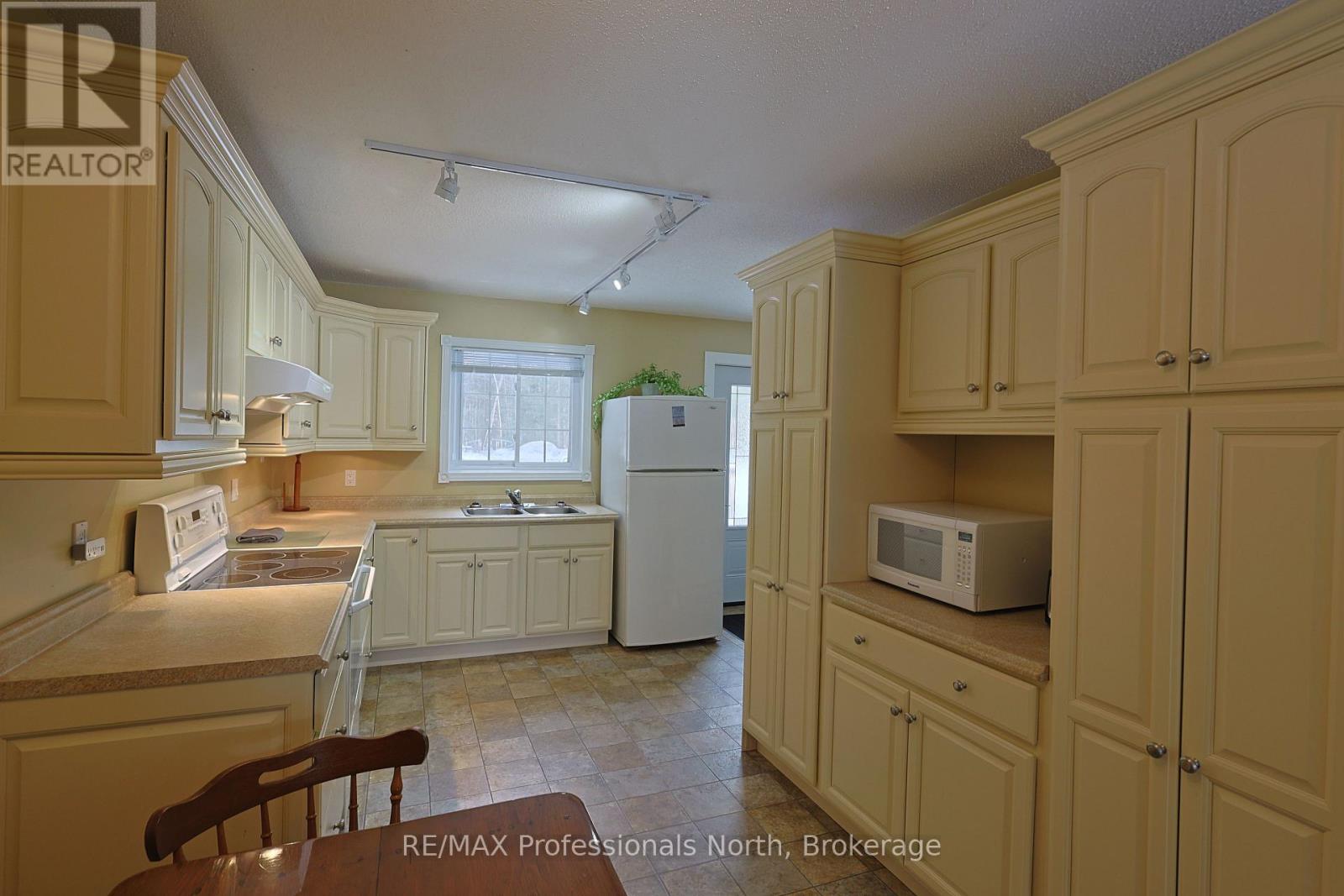 1 - 1162 Burlmarie Road, Lake Of Bays, Ontario  P0B 1A0 - Photo 11 - X12940730