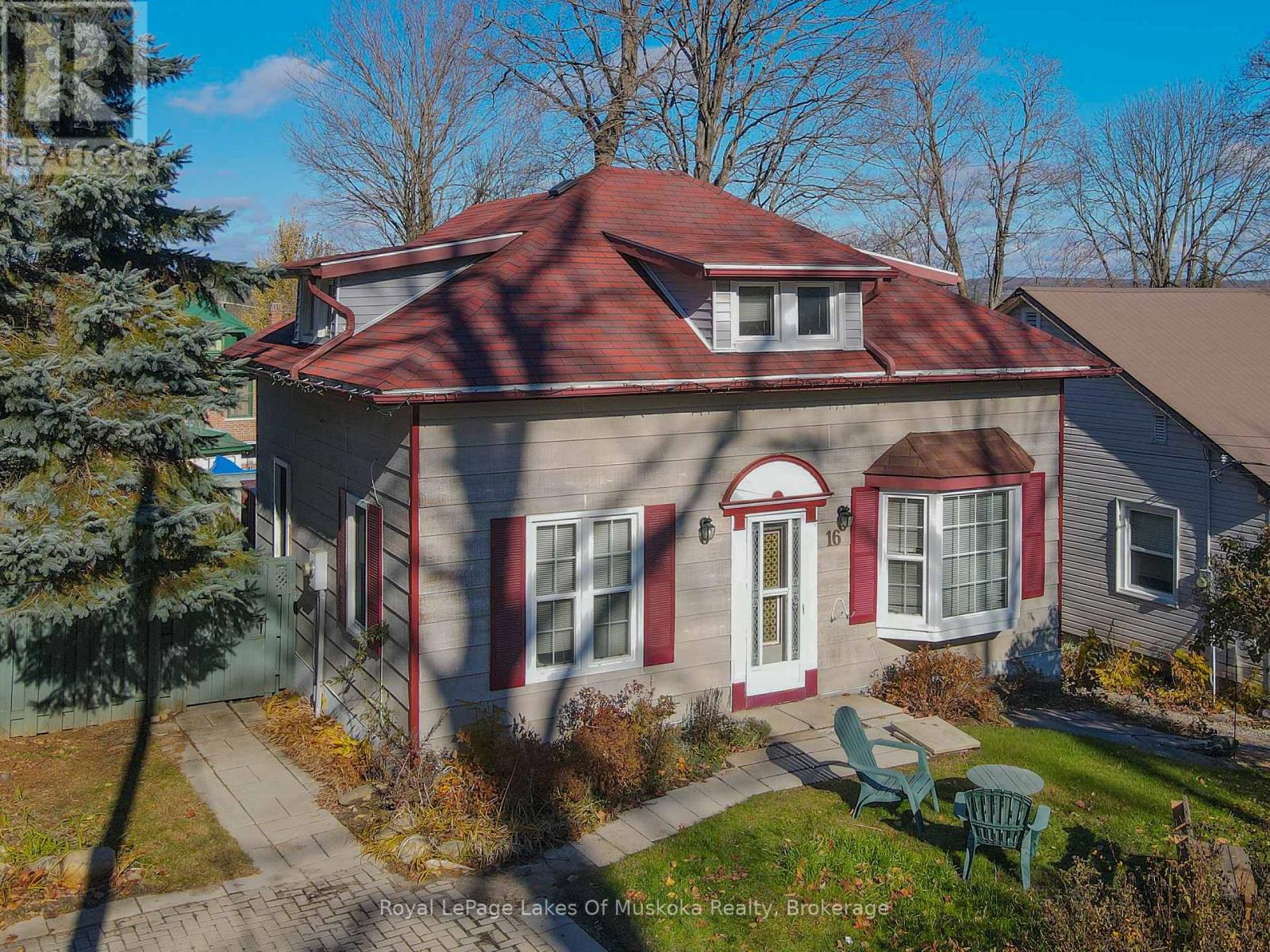 16 Rogers Road, Huntsville, Ontario  P1H 1T1 - Photo 1 - X12942296