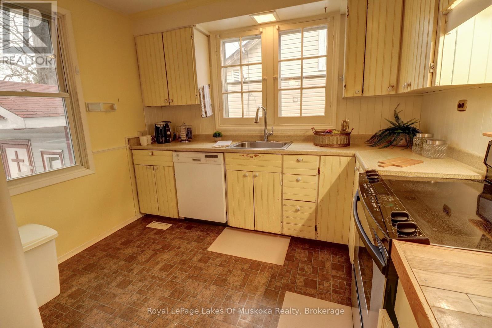 16 Rogers Road, Huntsville, Ontario  P1H 1T1 - Photo 11 - X12942296