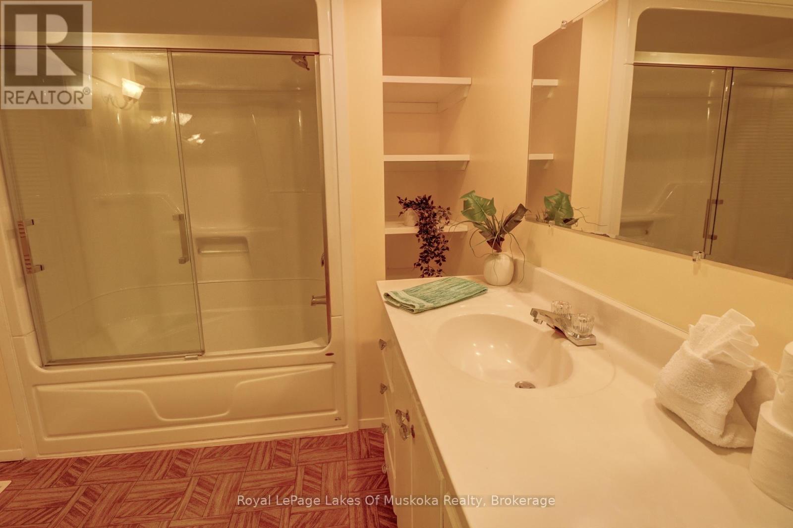 16 Rogers Road, Huntsville, Ontario  P1H 1T1 - Photo 16 - X12942296