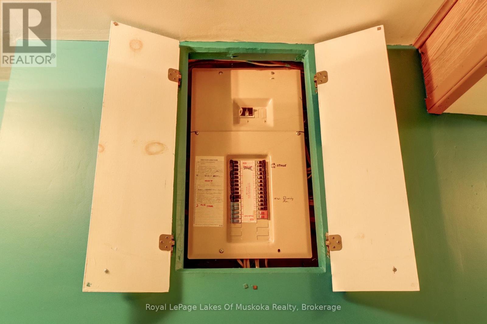 16 Rogers Road, Huntsville, Ontario  P1H 1T1 - Photo 25 - X12942296