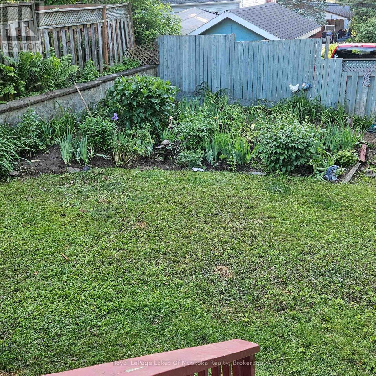 16 Rogers Road, Huntsville, Ontario  P1H 1T1 - Photo 37 - X12942296