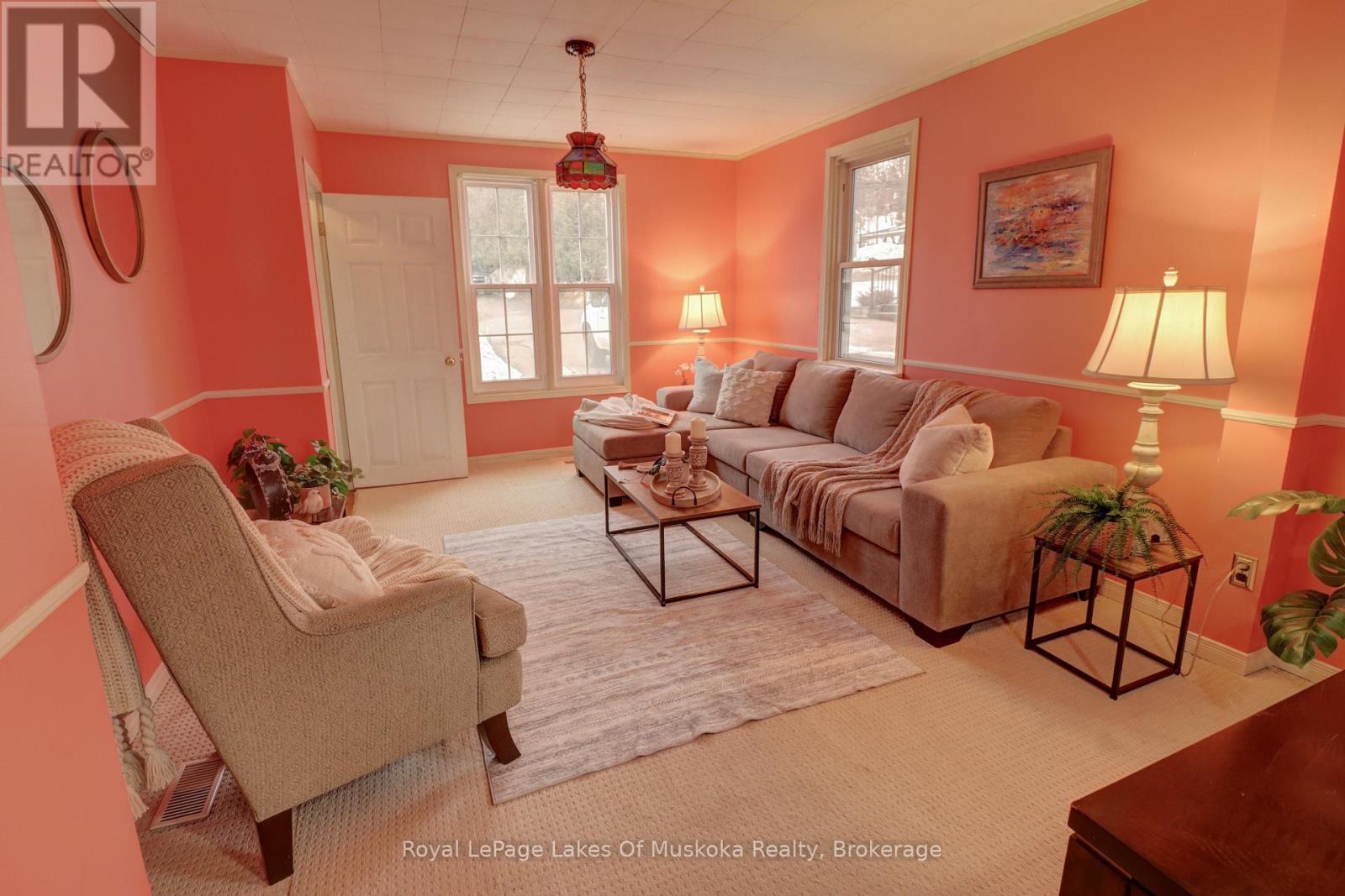 16 Rogers Road, Huntsville, Ontario  P1H 1T1 - Photo 5 - X12942296