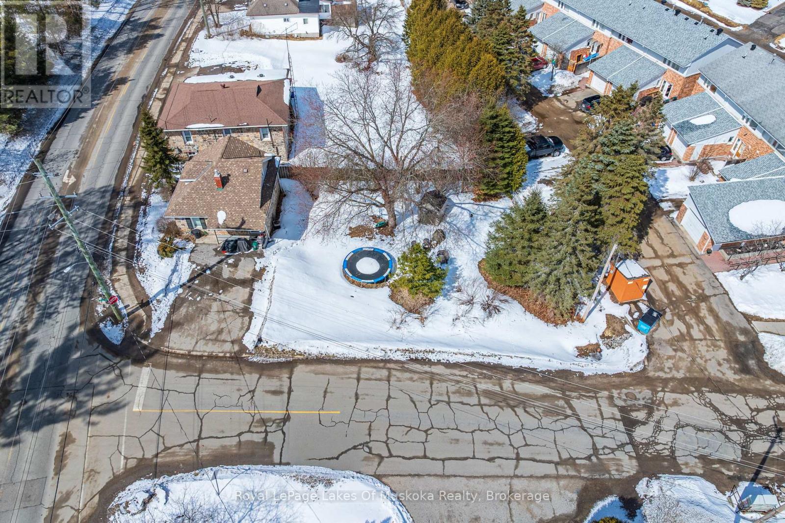 60 West Road W, Huntsville, Ontario  P1H 1L8 - Photo 1 - X12943630