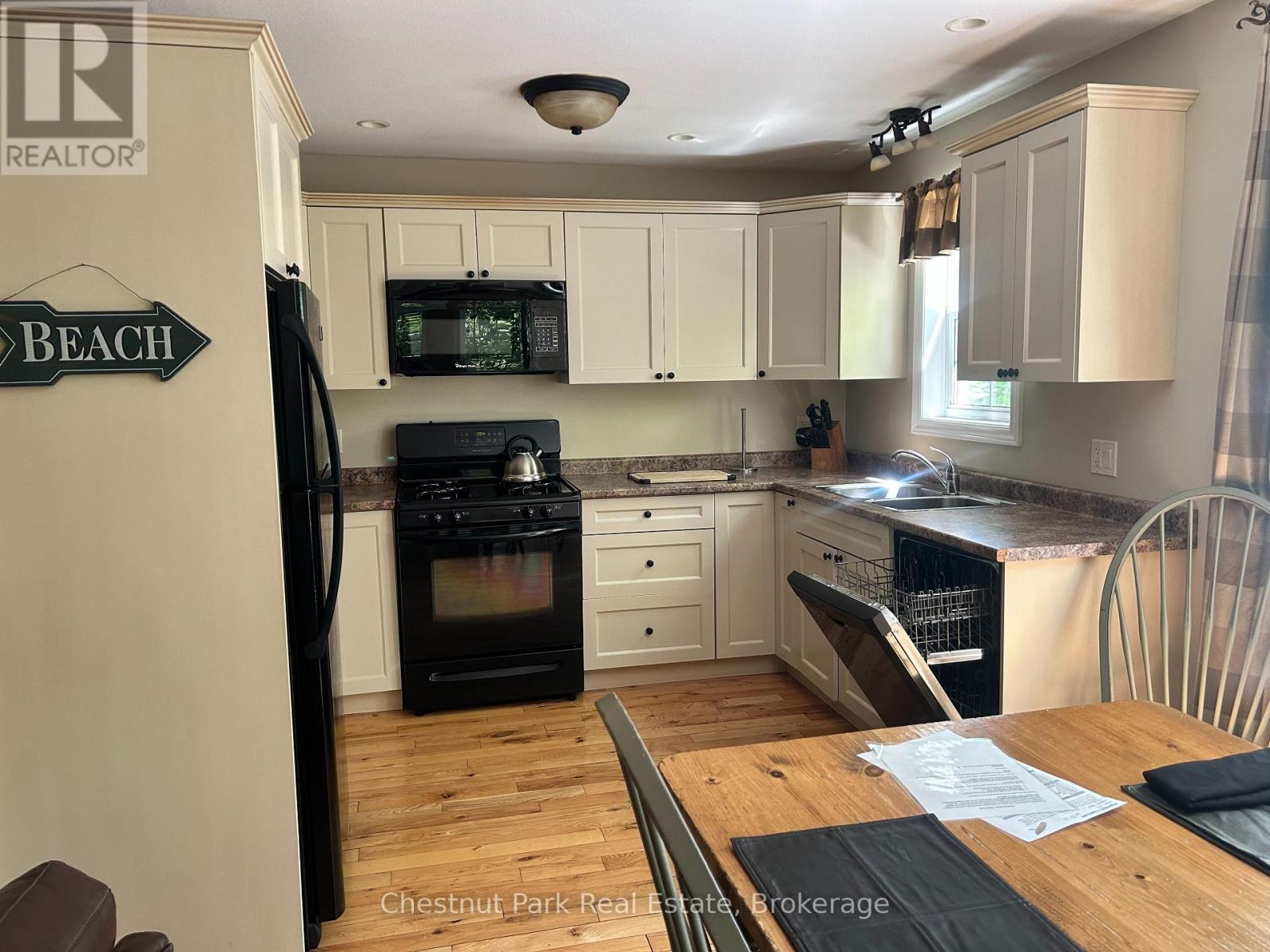 118-10 - 1052 Rat Bay Road, Lake Of Bays, Ontario  P1H 2J6 - Photo 14 - X12943988