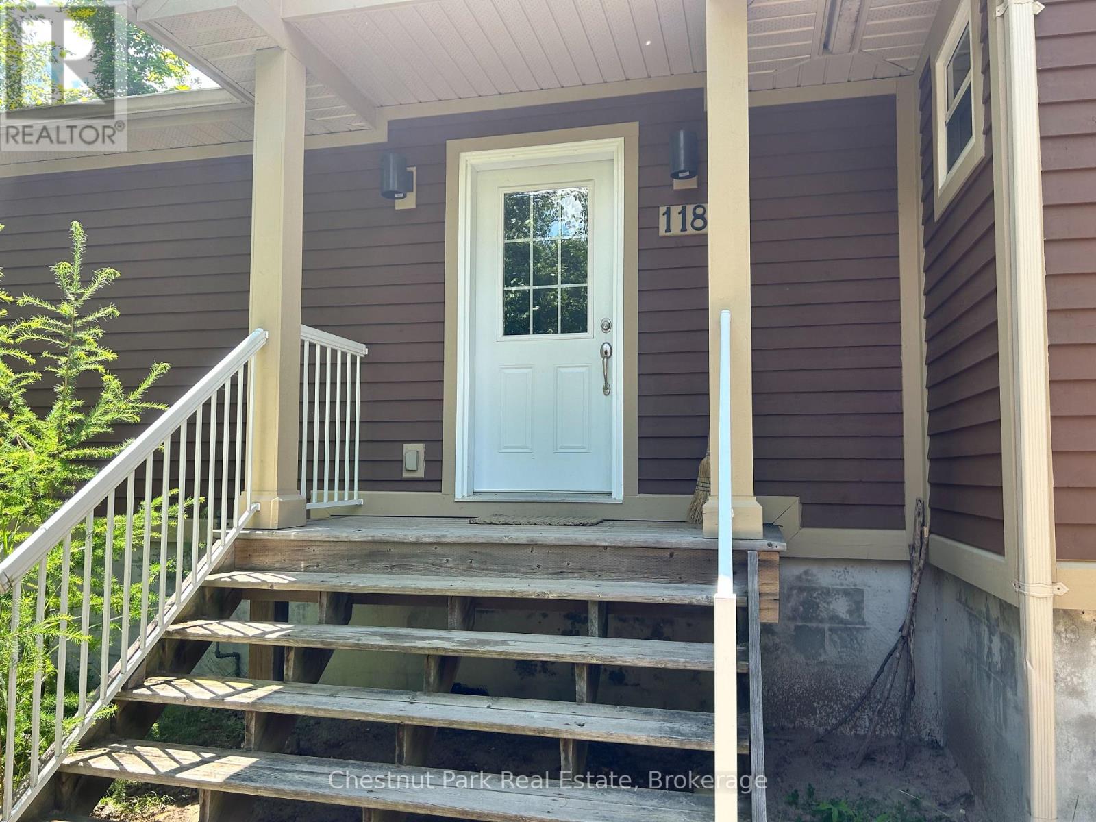 118-10 - 1052 Rat Bay Road, Lake Of Bays, Ontario  P1H 2J6 - Photo 2 - X12943988