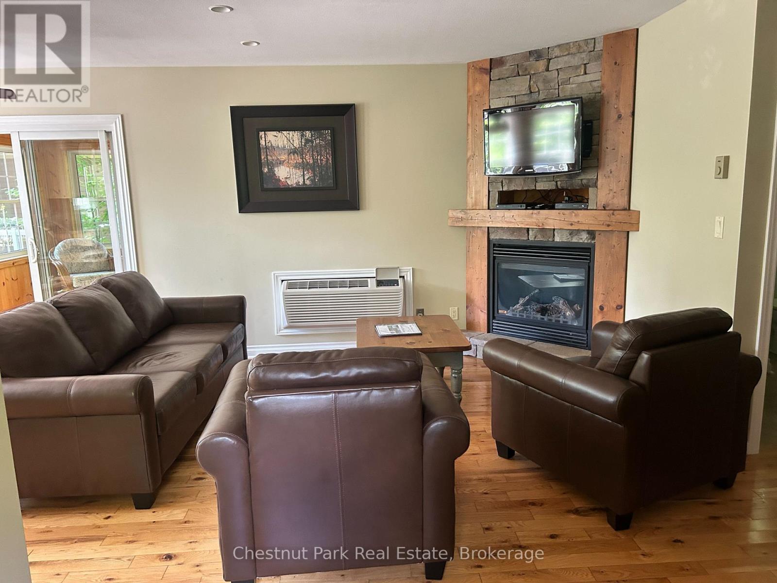 118-10 - 1052 Rat Bay Road, Lake Of Bays, Ontario  P1H 2J6 - Photo 4 - X12943988