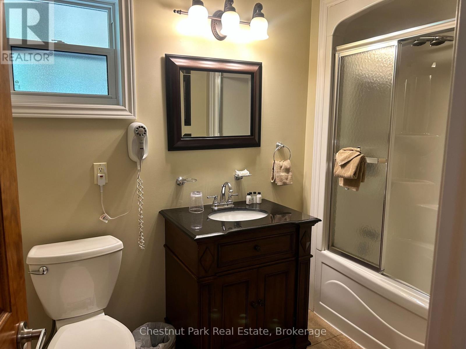 118-10 - 1052 Rat Bay Road, Lake Of Bays, Ontario  P1H 2J6 - Photo 9 - X12943988