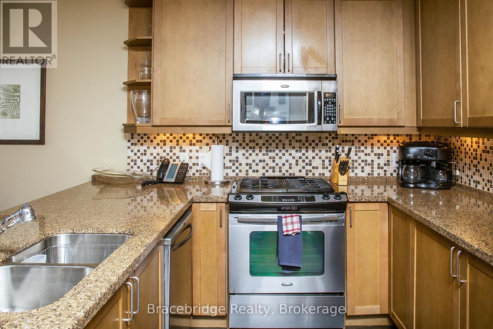 G103-D1 - 1869 Muskoka Road 118 Highway W, Muskoka Lakes, Ontario  P1L 1W8 - Photo 4 - X12945962