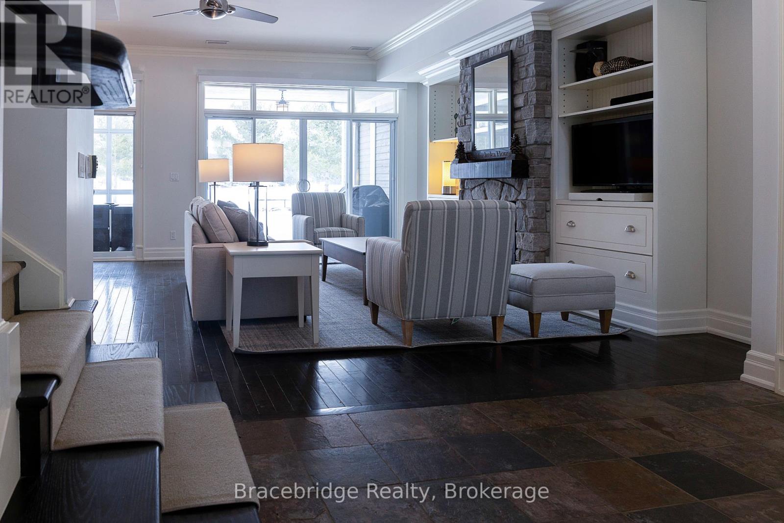 G103-D1 - 1869 Muskoka Road 118 Highway W, Muskoka Lakes, Ontario  P1L 1W8 - Photo 8 - X12945962