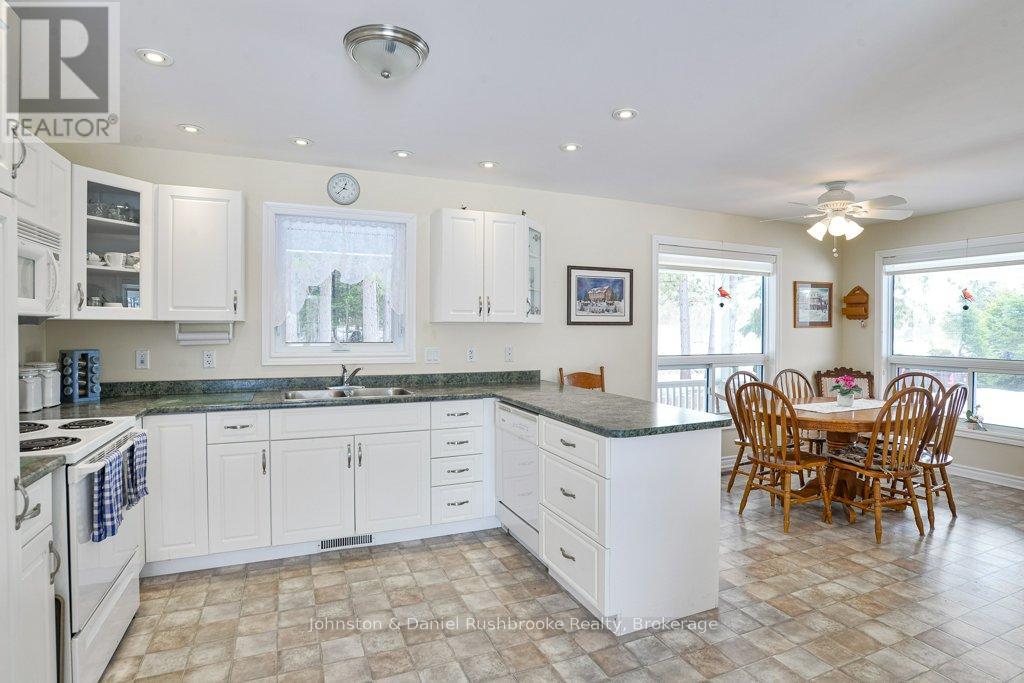 1009 Merkley Road E, Gravenhurst, Ontario  P1P 1R3 - Photo 7 - X12946520