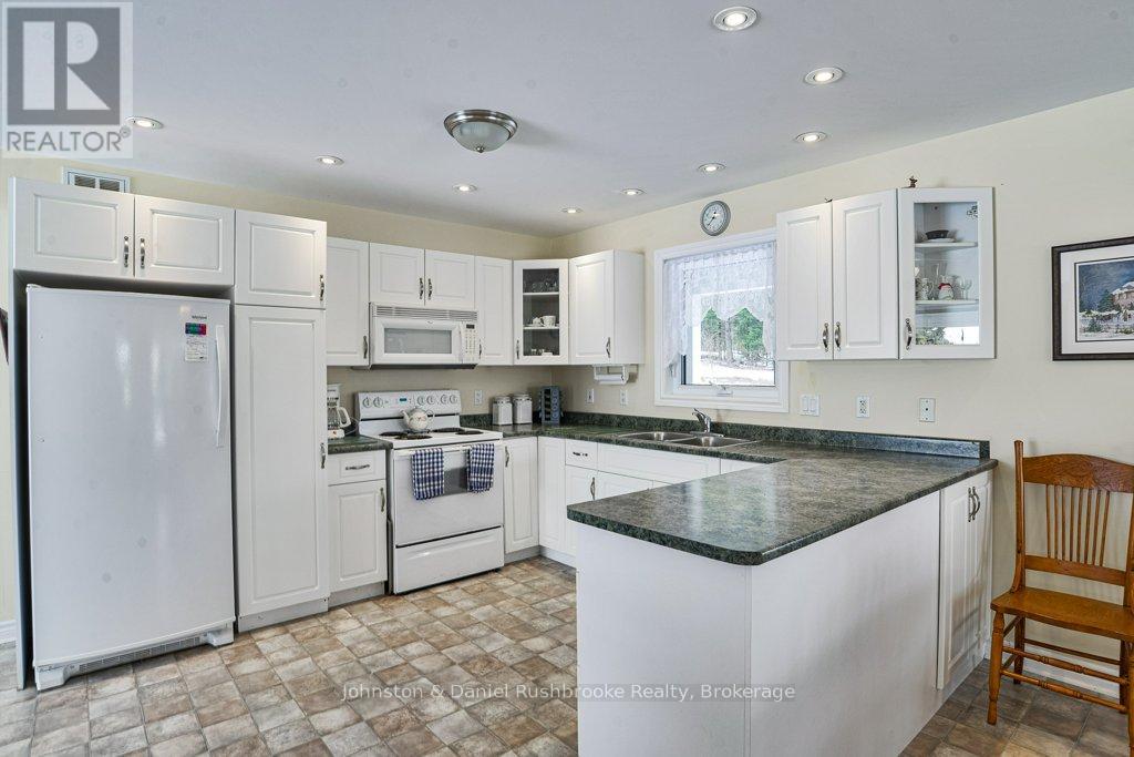 1009 Merkley Road E, Gravenhurst, Ontario  P1P 1R3 - Photo 9 - X12946520