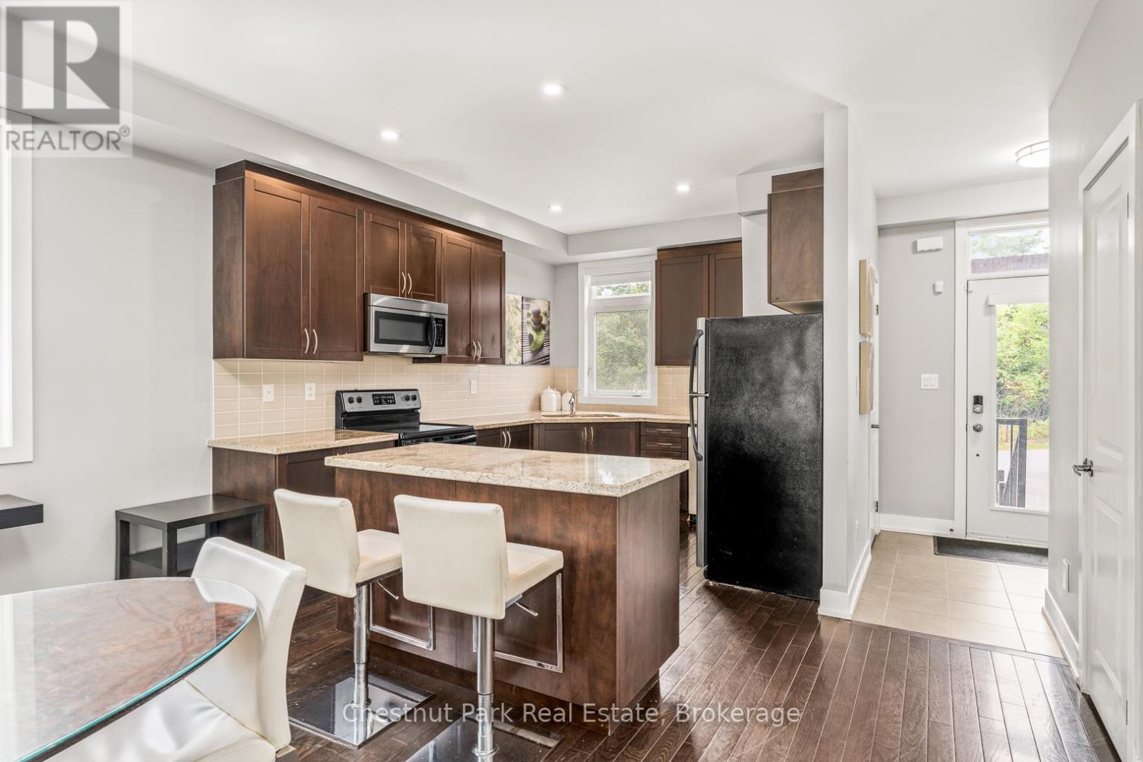 65 Rockmount Crescent, Gravenhurst, Ontario  P1P 0A6 - Photo 6 - X12946908