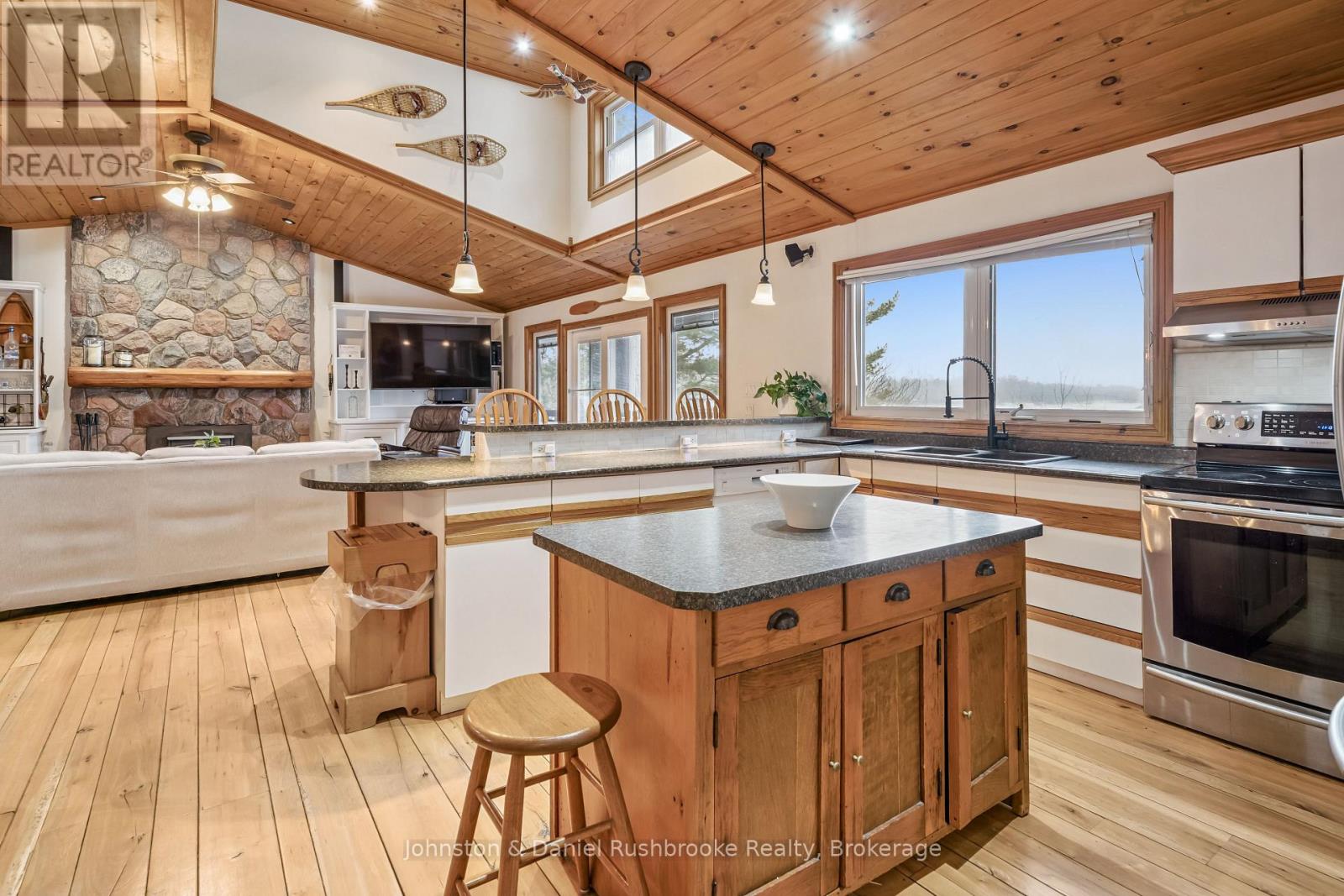 1051 Evanswood Drive, Gravenhurst, Ontario  P0E 1G0 - Photo 10 - X12950162