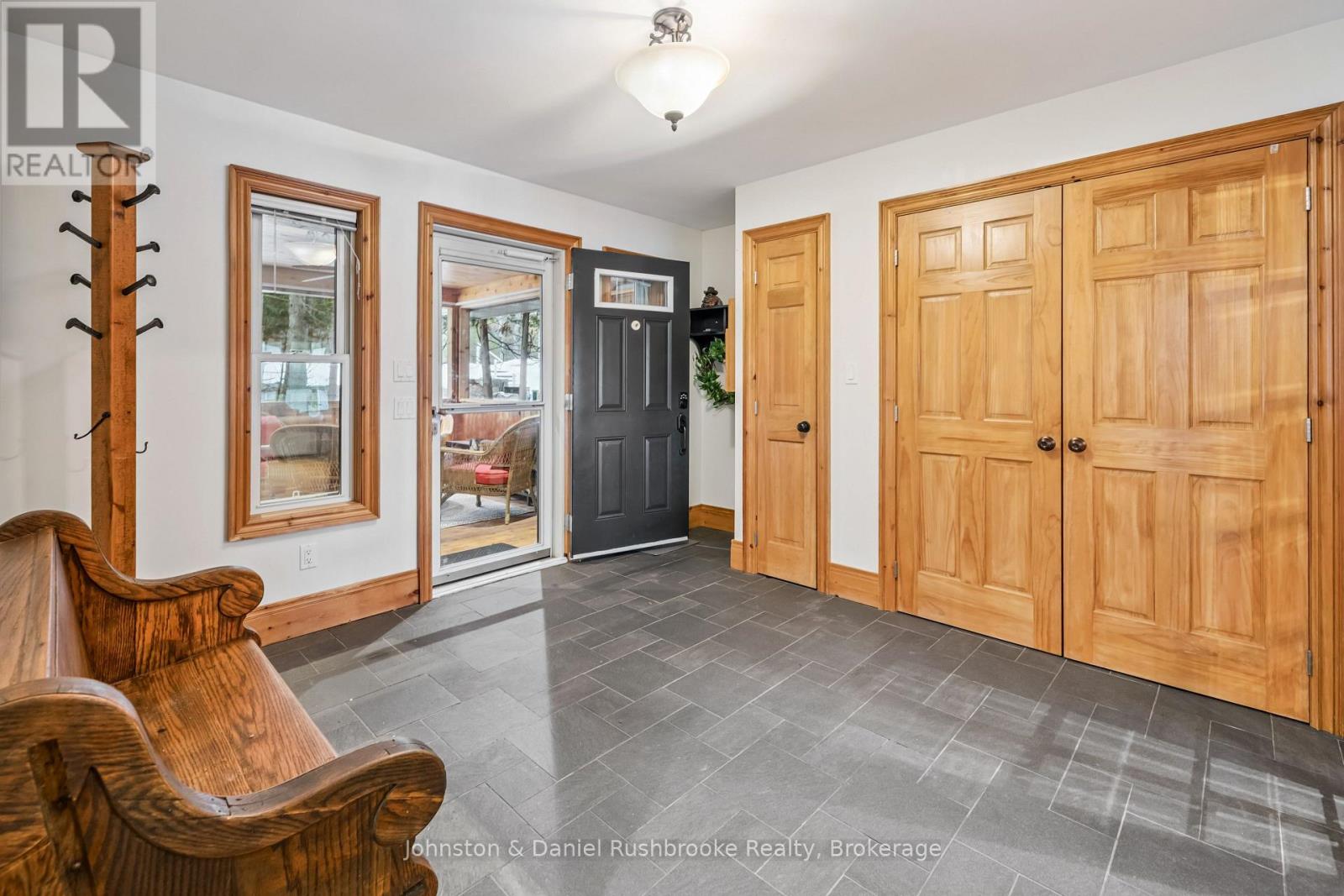 1051 Evanswood Drive, Gravenhurst, Ontario  P0E 1G0 - Photo 12 - X12950162