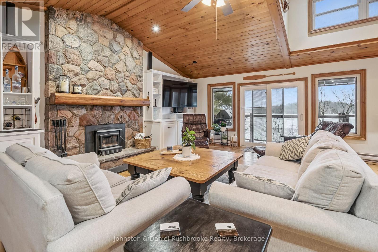 1051 Evanswood Drive, Gravenhurst, Ontario  P0E 1G0 - Photo 2 - X12950162