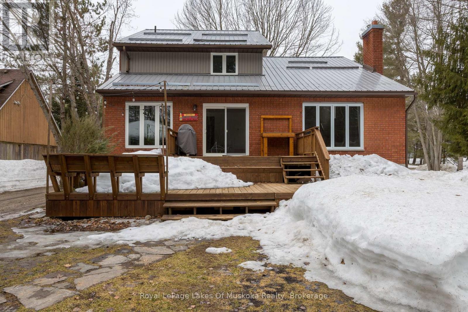 9 Daleman Drive, Bracebridge, Ontario  P1L 1A8 - Photo 2 - X12950554