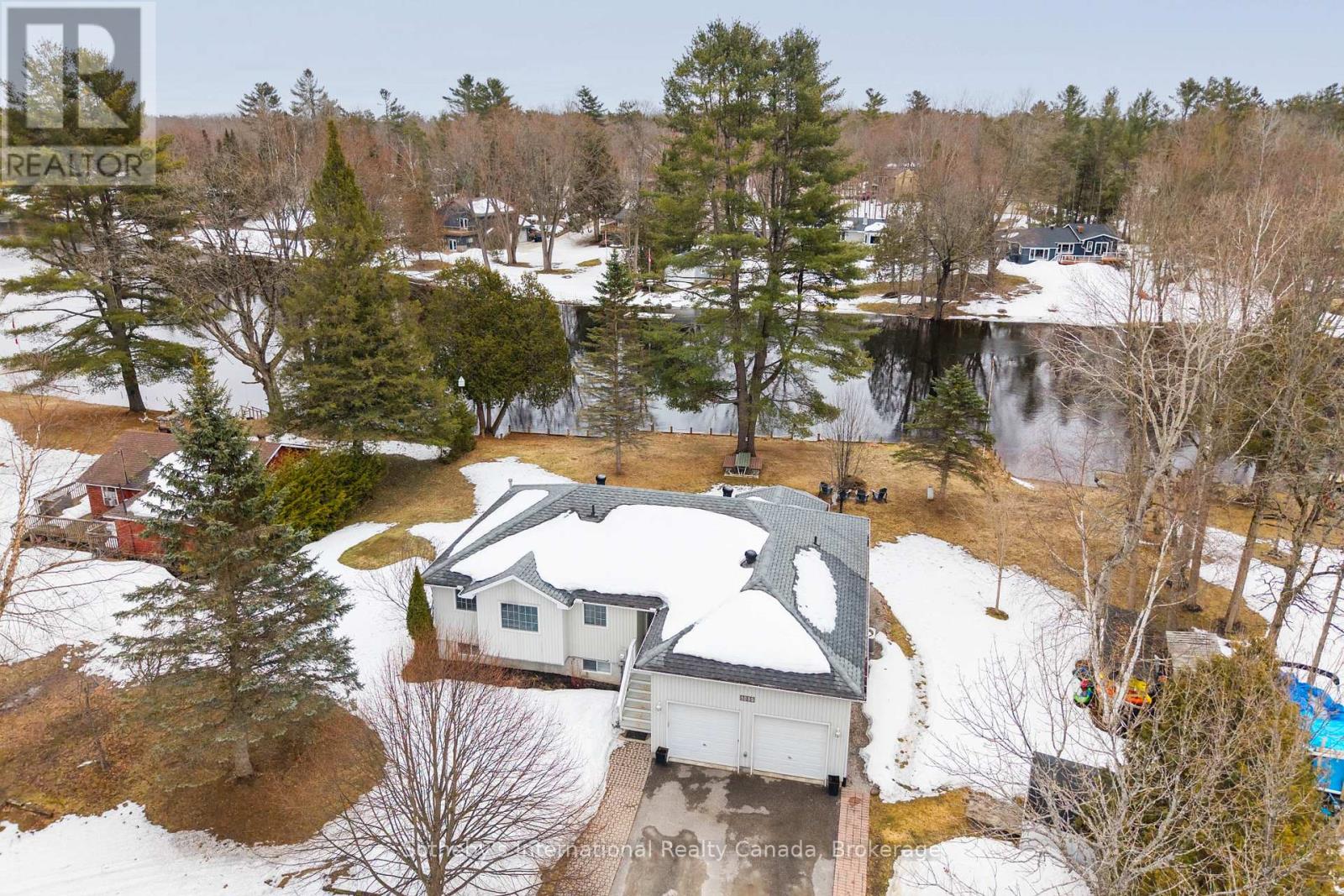 1099 Davis Drive, Gravenhurst, Ontario  P0E 1N0 - Photo 2 - X12955436