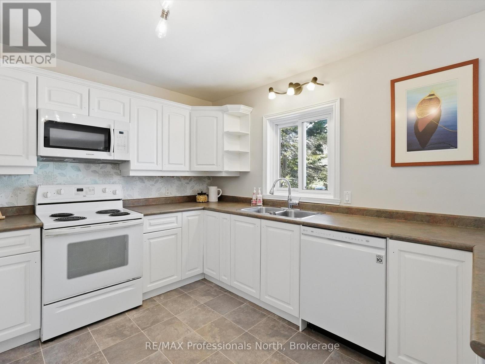 1 Glendale Road, Bracebridge, Ontario  P1L 1B3 - Photo 12 - X12956360