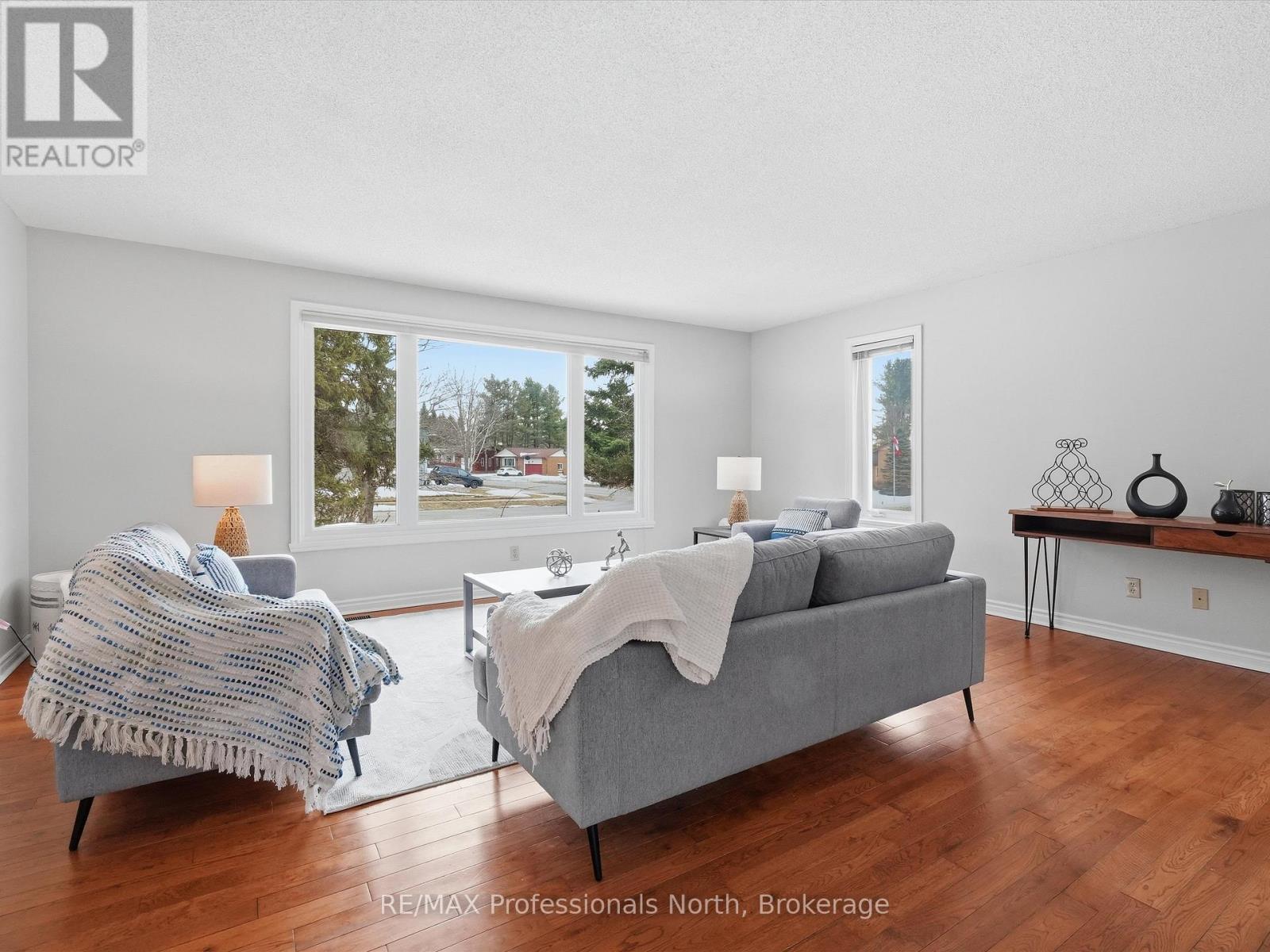 1 Glendale Road, Bracebridge, Ontario  P1L 1B3 - Photo 6 - X12956360