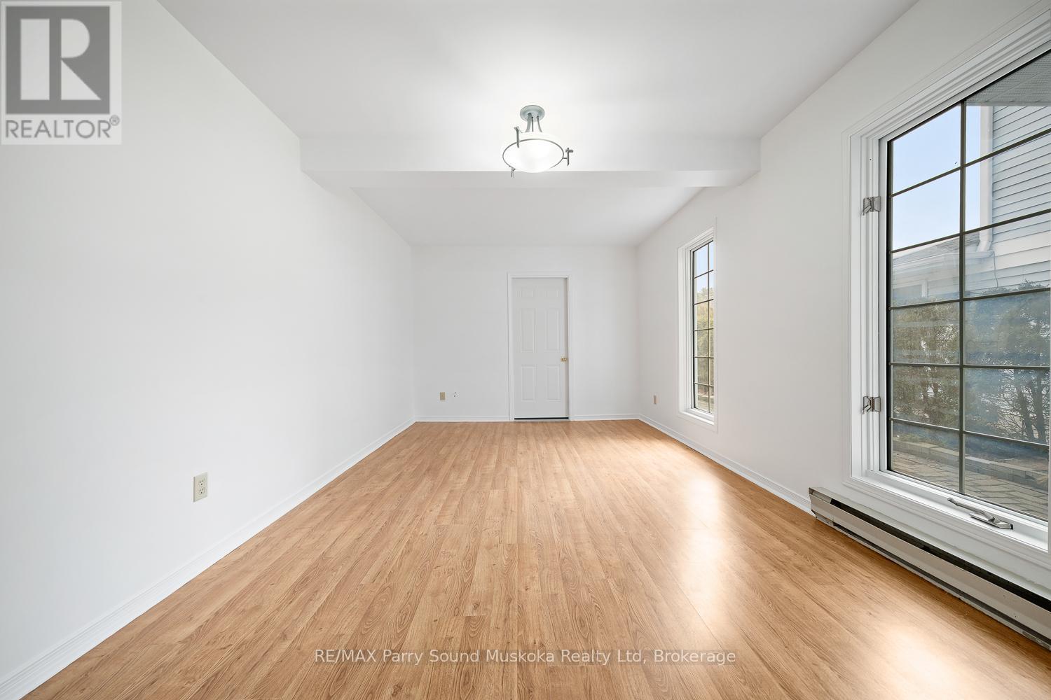 18 Georgian Bay Avenue, Parry Sound, Ontario  P2A 3B2 - Photo 10 - X12961202