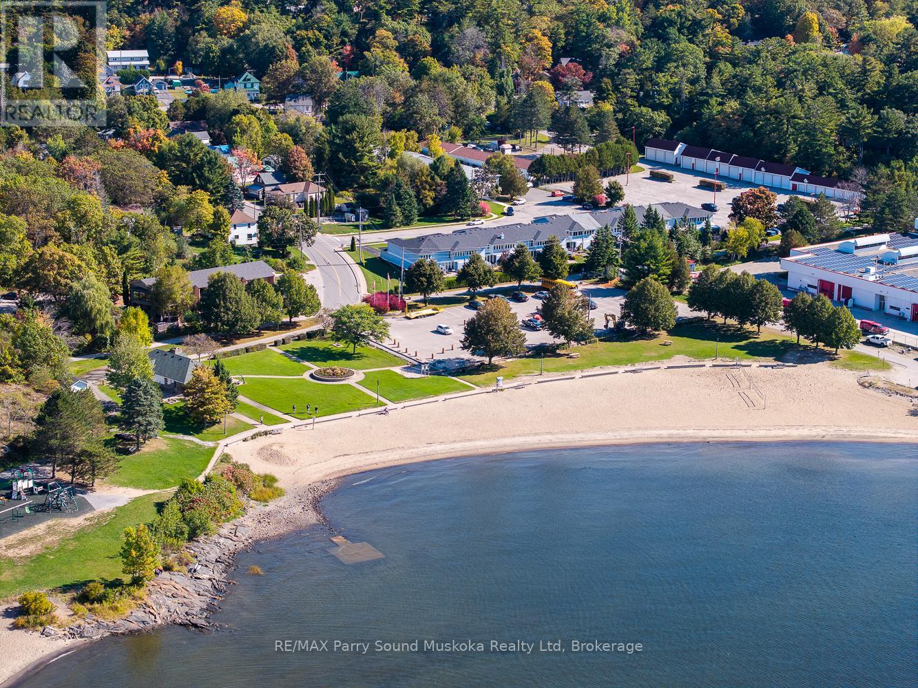 18 Georgian Bay Avenue, Parry Sound, Ontario  P2A 3B2 - Photo 34 - X12961202