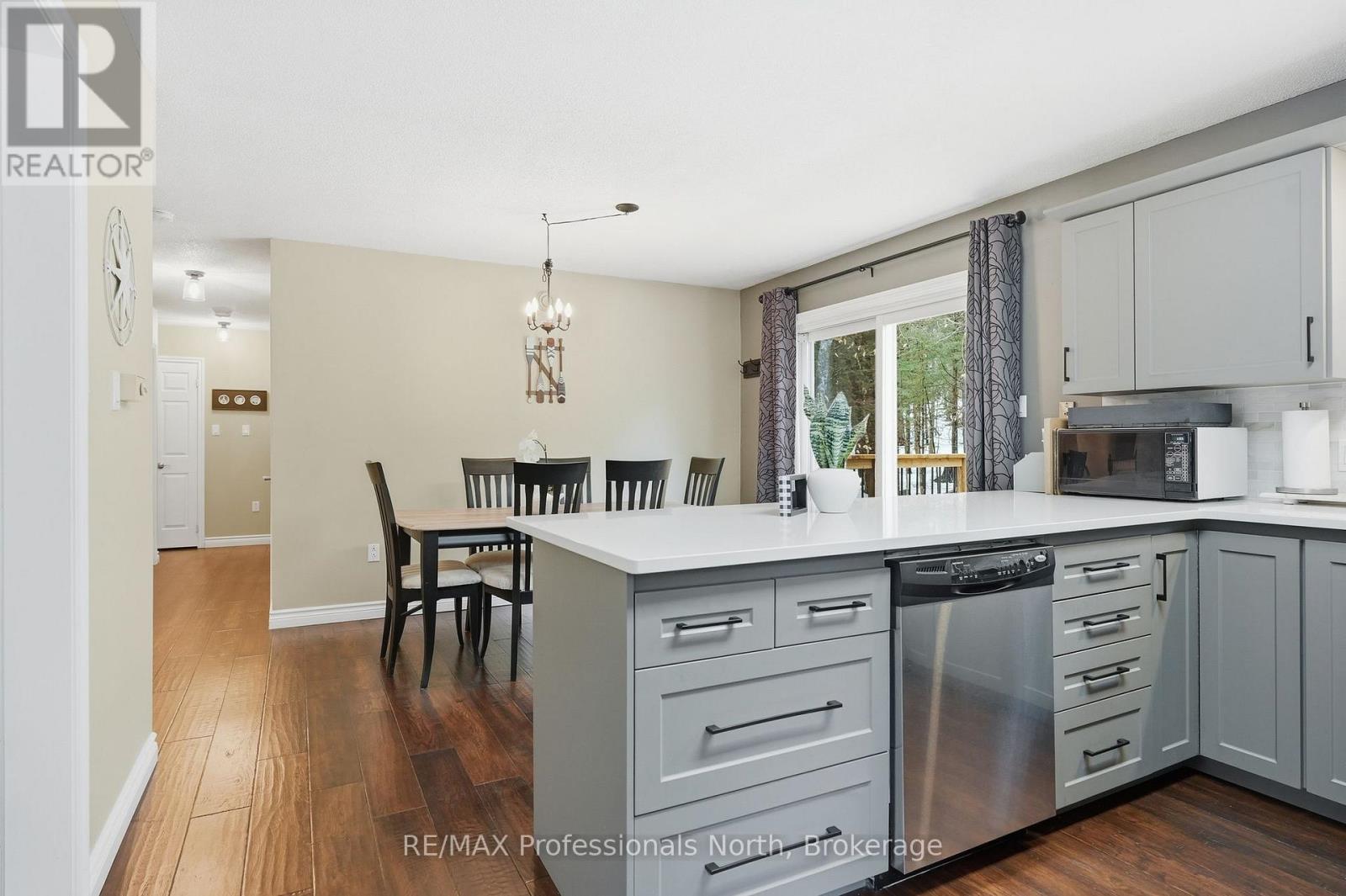 99 Vernon Lane, Huntsville, Ontario  P1H 2J2 - Photo 10 - X12964314