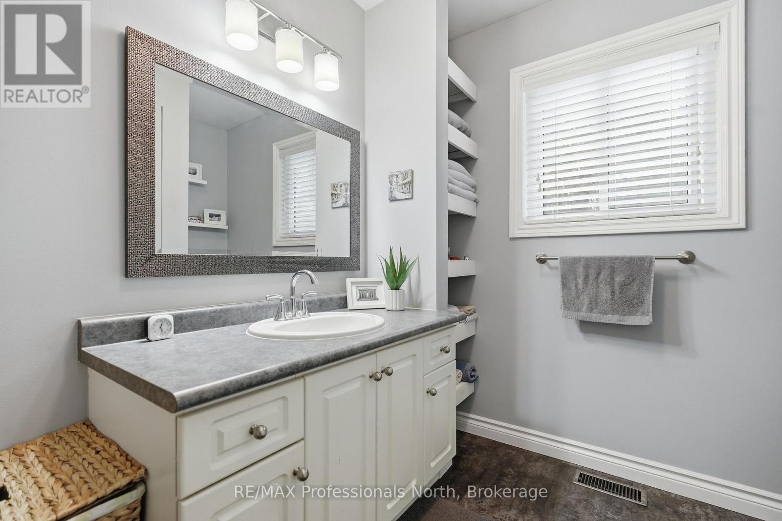 99 Vernon Lane, Huntsville, Ontario  P1H 2J2 - Photo 21 - X12964314