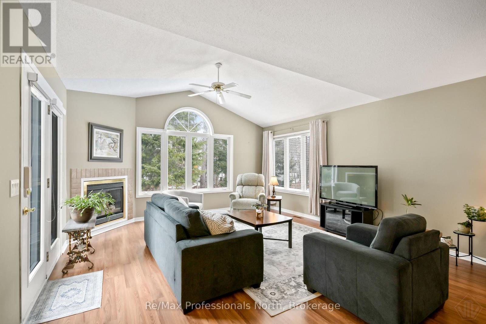 102 Pineridge Gate, Gravenhurst, Ontario  P1P 1Z2 - Photo 12 - X12965958