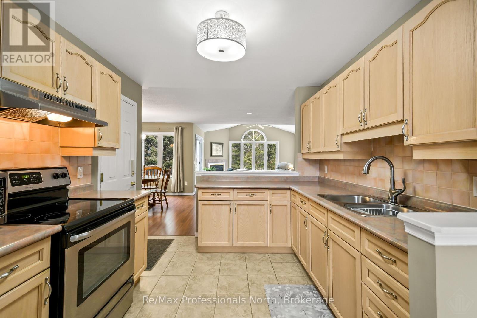 102 Pineridge Gate, Gravenhurst, Ontario  P1P 1Z2 - Photo 9 - X12965958