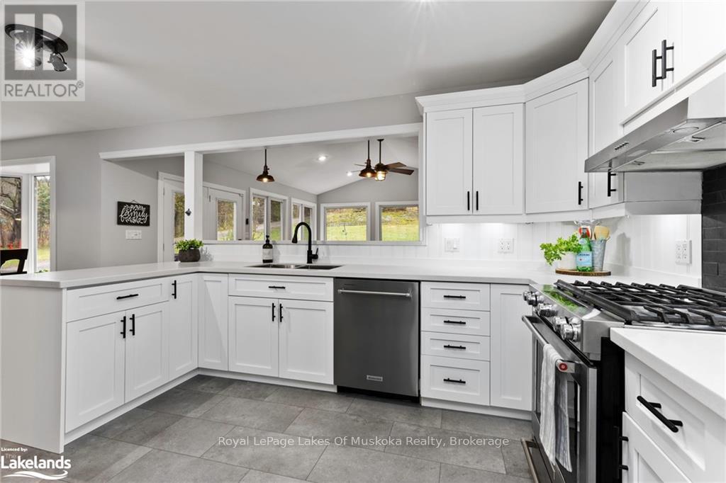 1105 Rosseau Lake Road 1, Muskoka Lakes, Ontario  P0B 1M0 - Photo 3 - X12969294