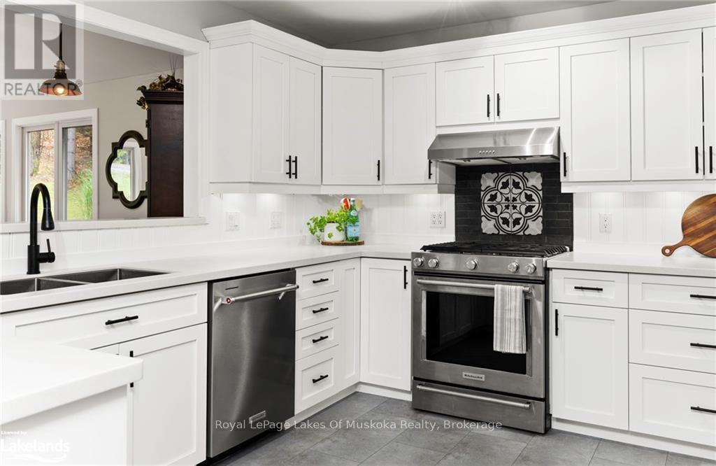 1105 Rosseau Lake Road 1, Muskoka Lakes, Ontario  P0B 1M0 - Photo 4 - X12969294