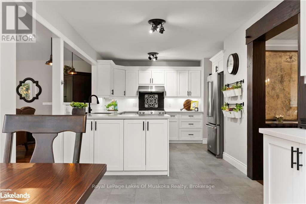 1105 Rosseau Lake Road 1, Muskoka Lakes, Ontario  P0B 1M0 - Photo 7 - X12969294