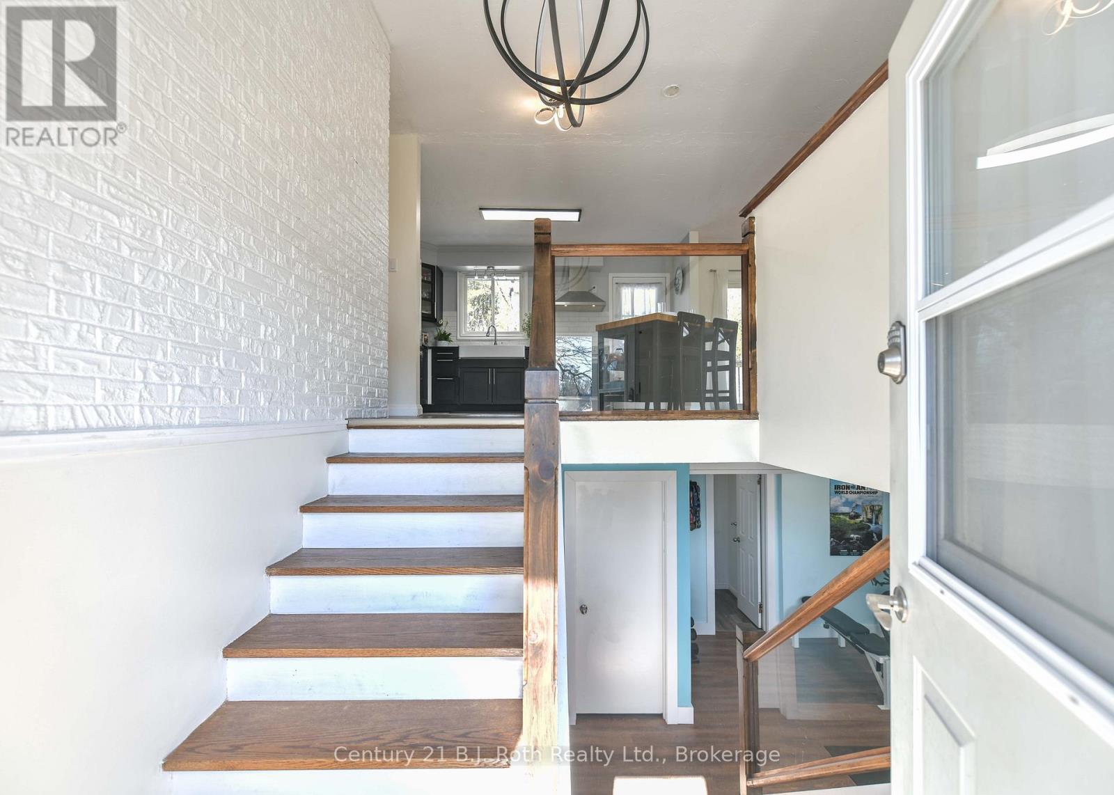 620 Pinedale Road, Gravenhurst, Ontario  P1P 1L5 - Photo 2 - X12971920