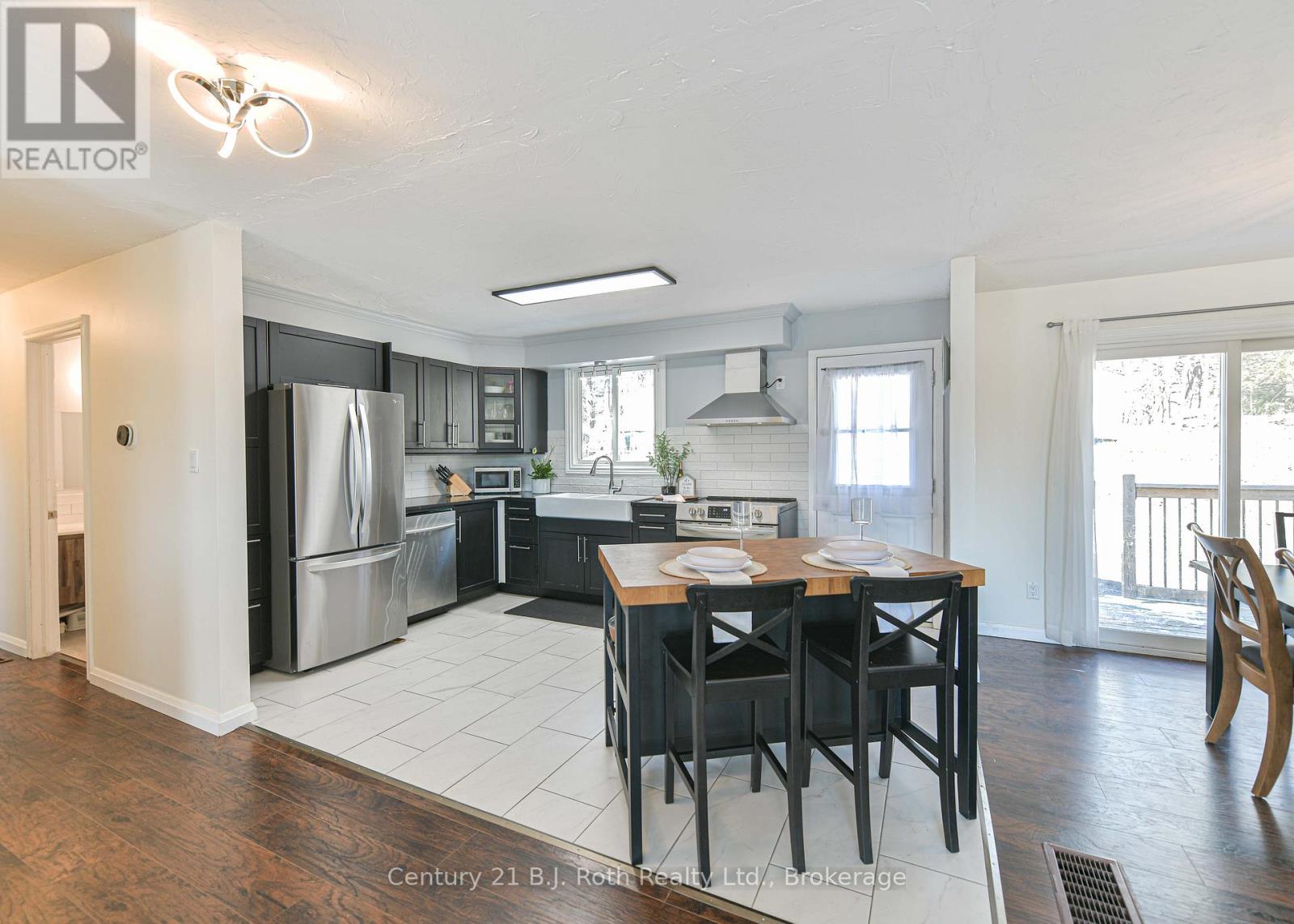 620 Pinedale Road, Gravenhurst, Ontario  P1P 1L5 - Photo 3 - X12971920