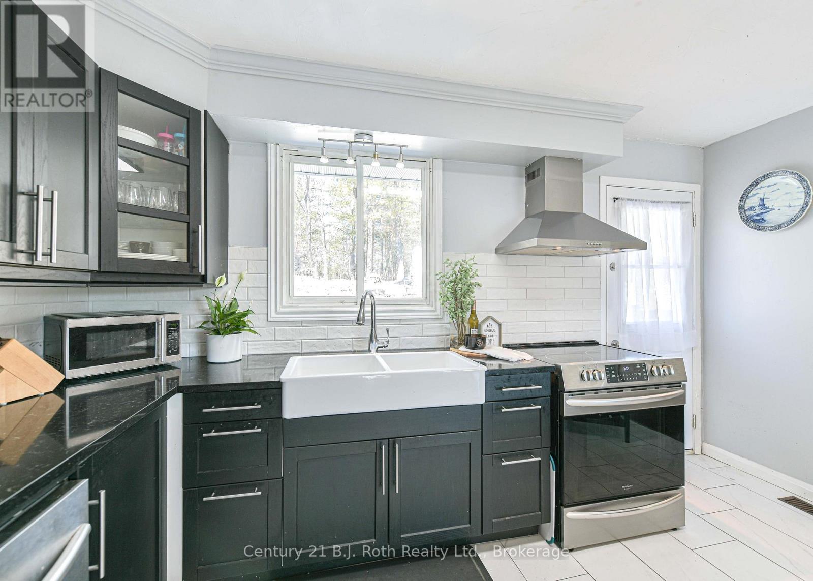 620 Pinedale Road, Gravenhurst, Ontario  P1P 1L5 - Photo 6 - X12971920