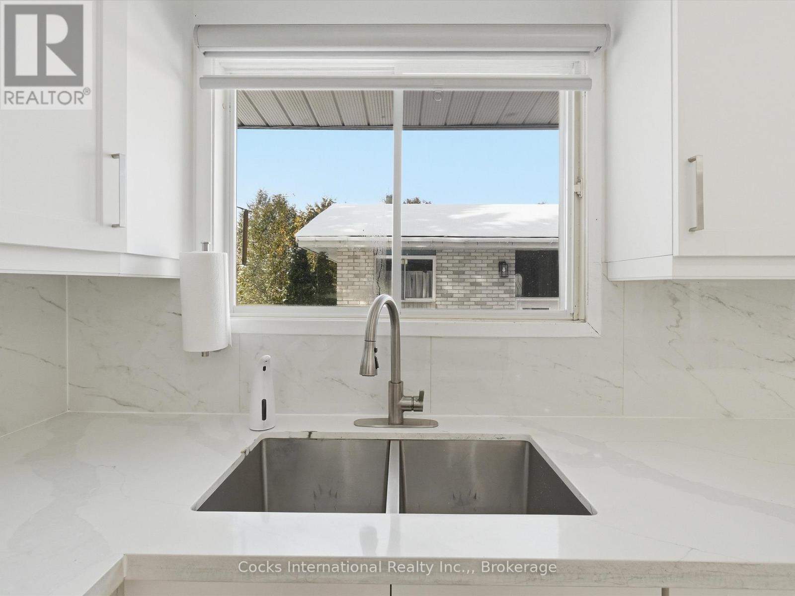 36 Susan Street W, Huntsville, Ontario  P1H 1X2 - Photo 9 - X12973362