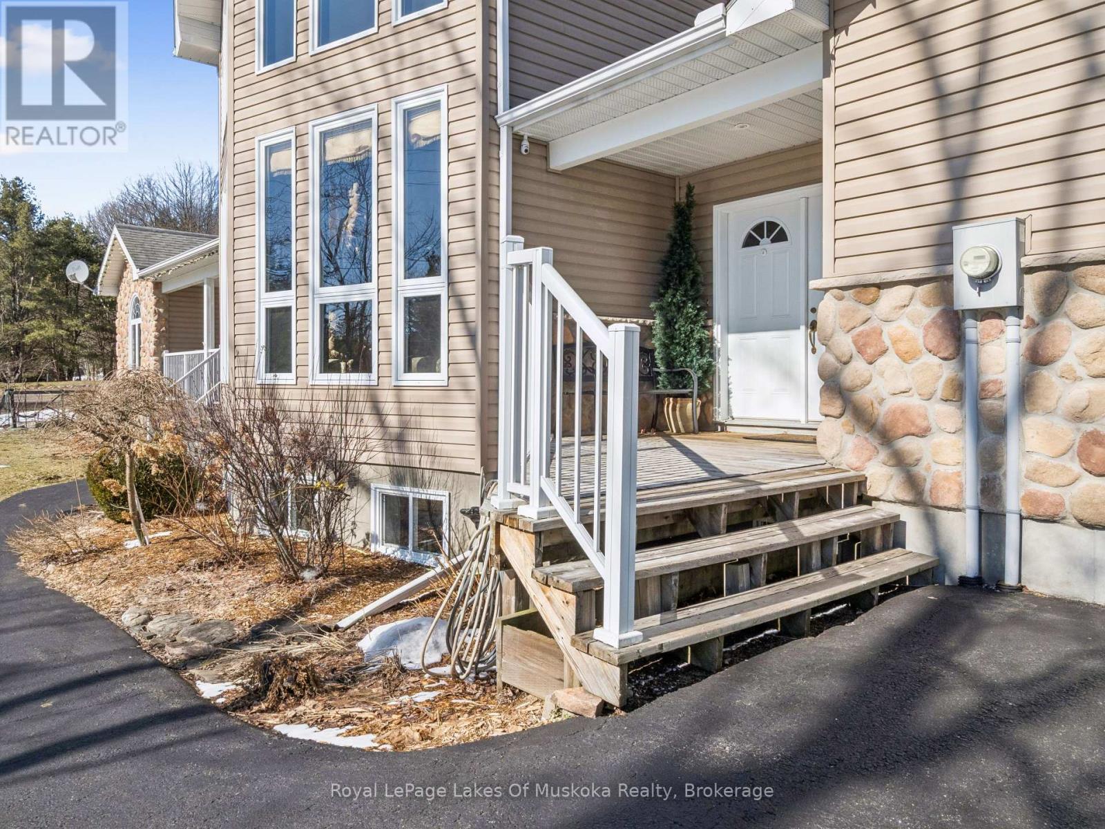 1441 Cedar Lane, Bracebridge, Ontario  P1L 1W9 - Photo 2 - X12977826