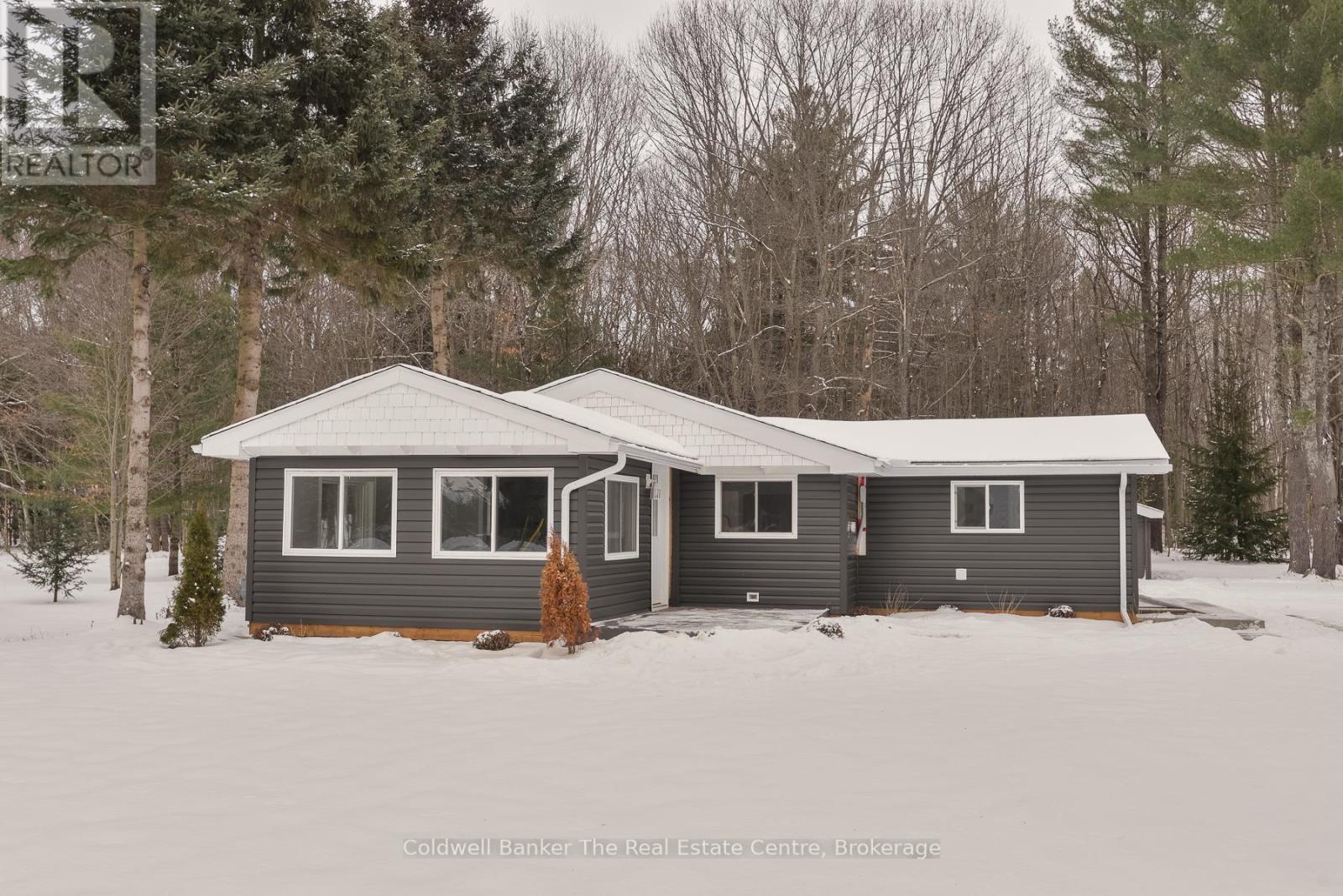 460 Wellington Street, Gravenhurst, Ontario  P1P 1A5 - Photo 1 - X12978208