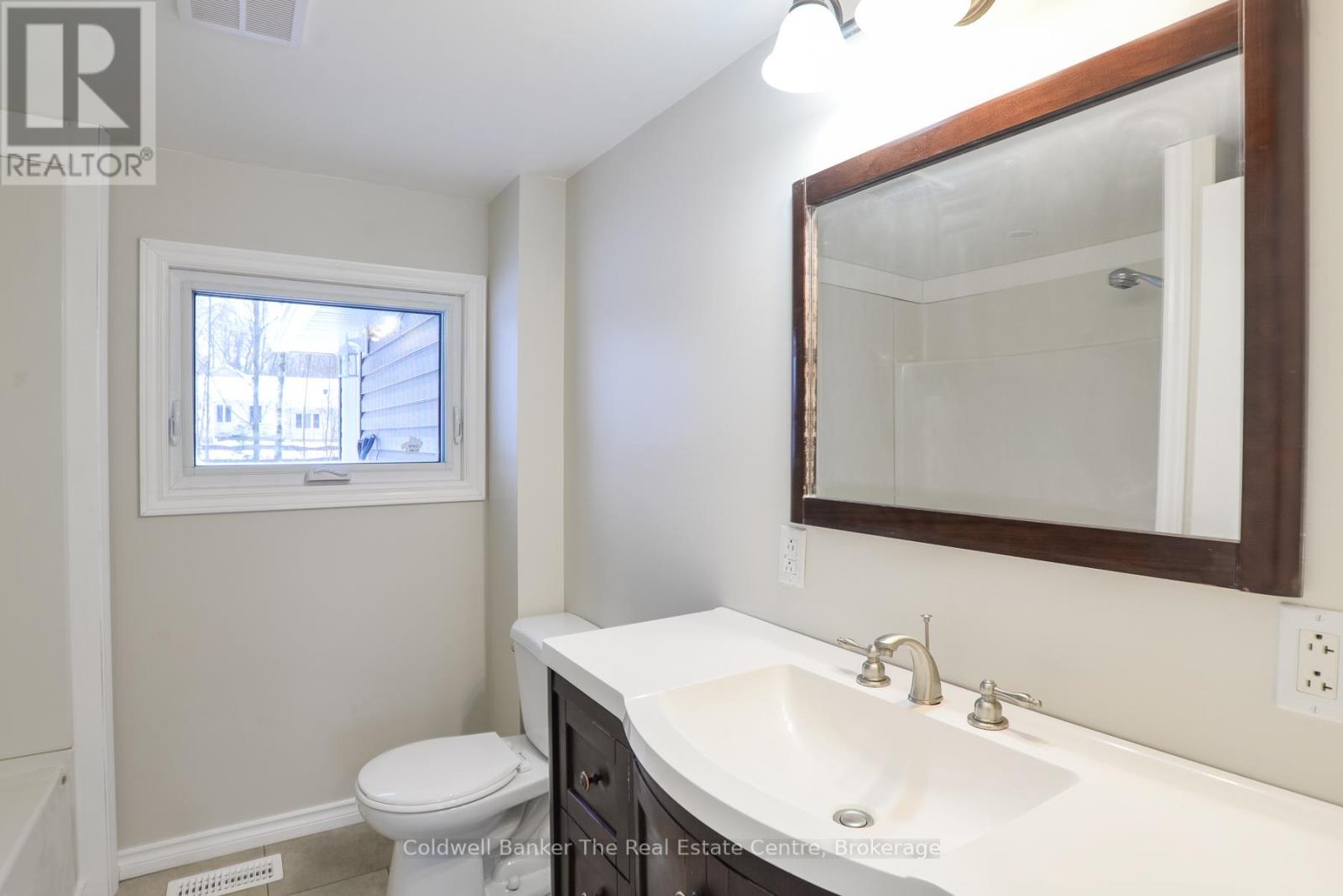 460 Wellington Street, Gravenhurst, Ontario  P1P 1A5 - Photo 14 - X12978208