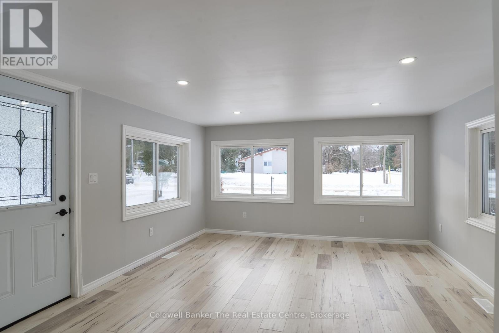 460 Wellington Street, Gravenhurst, Ontario  P1P 1A5 - Photo 3 - X12978208