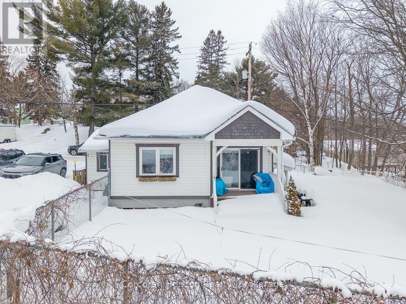 196 Main Street W, Huntsville, Ontario  P1H 1X9 - Photo 1 - X12980856