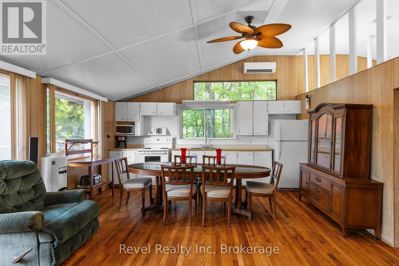 1096 Cowan Park Road, Muskoka Lakes, Ontario  P0B 1M0 - Photo 1 - X12981032