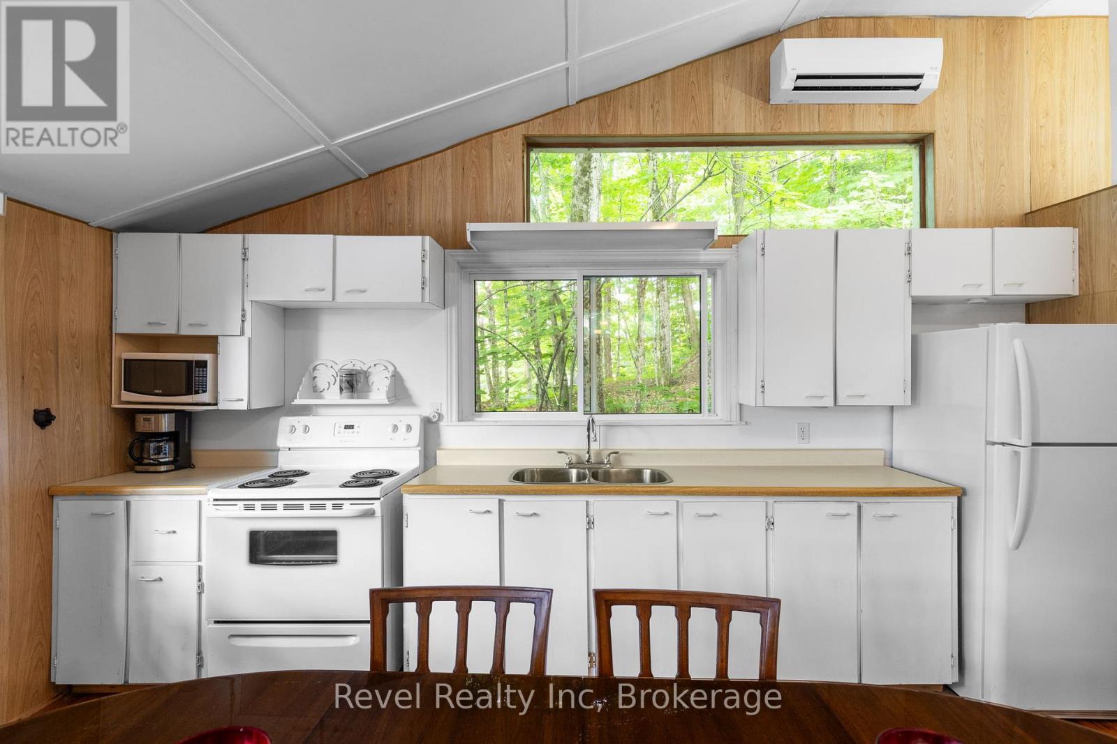 1096 Cowan Park Road, Muskoka Lakes, Ontario  P0B 1M0 - Photo 4 - X12981032