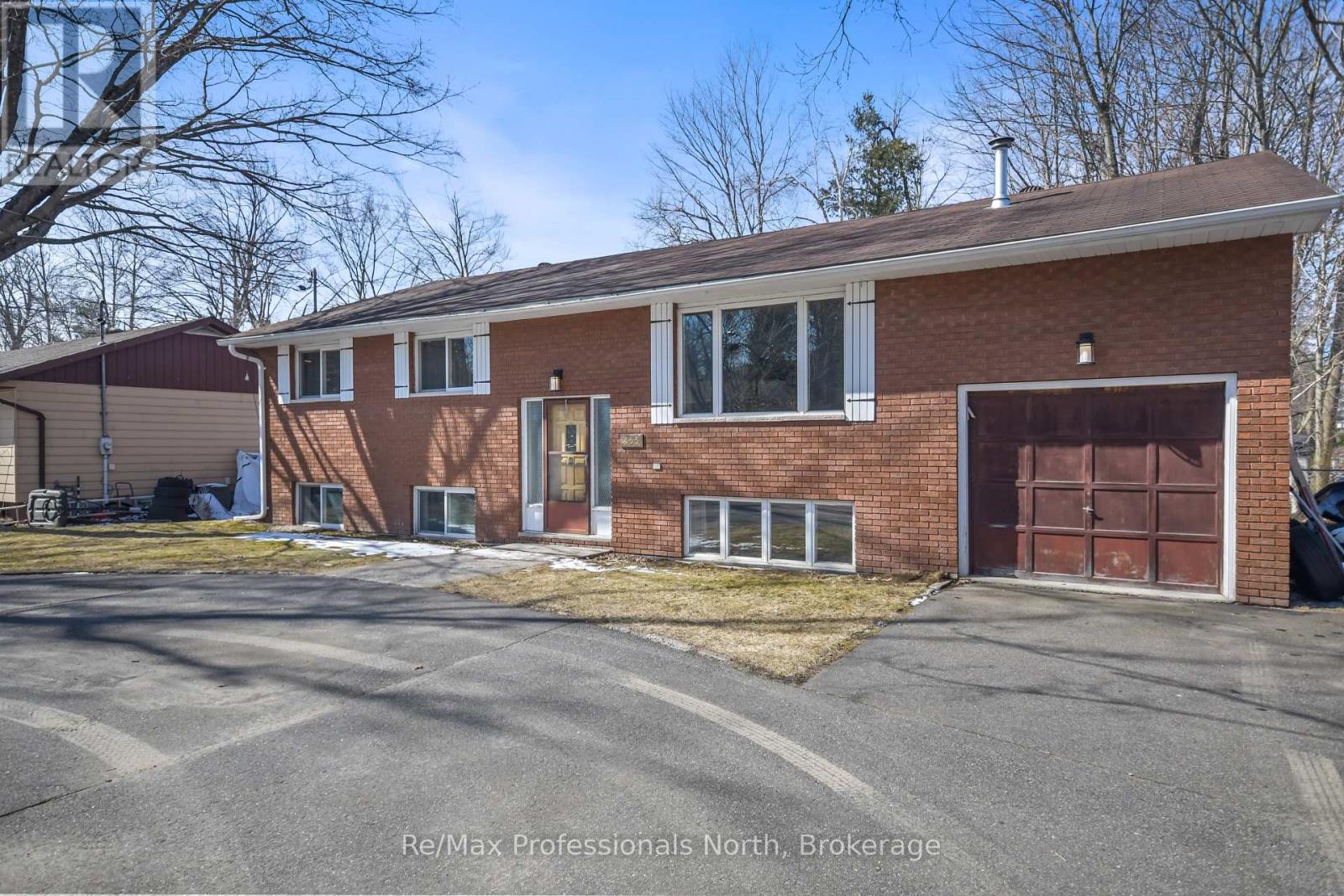 455 Louise Street, Gravenhurst, Ontario  P1P 1C7 - Photo 1 - X12982604