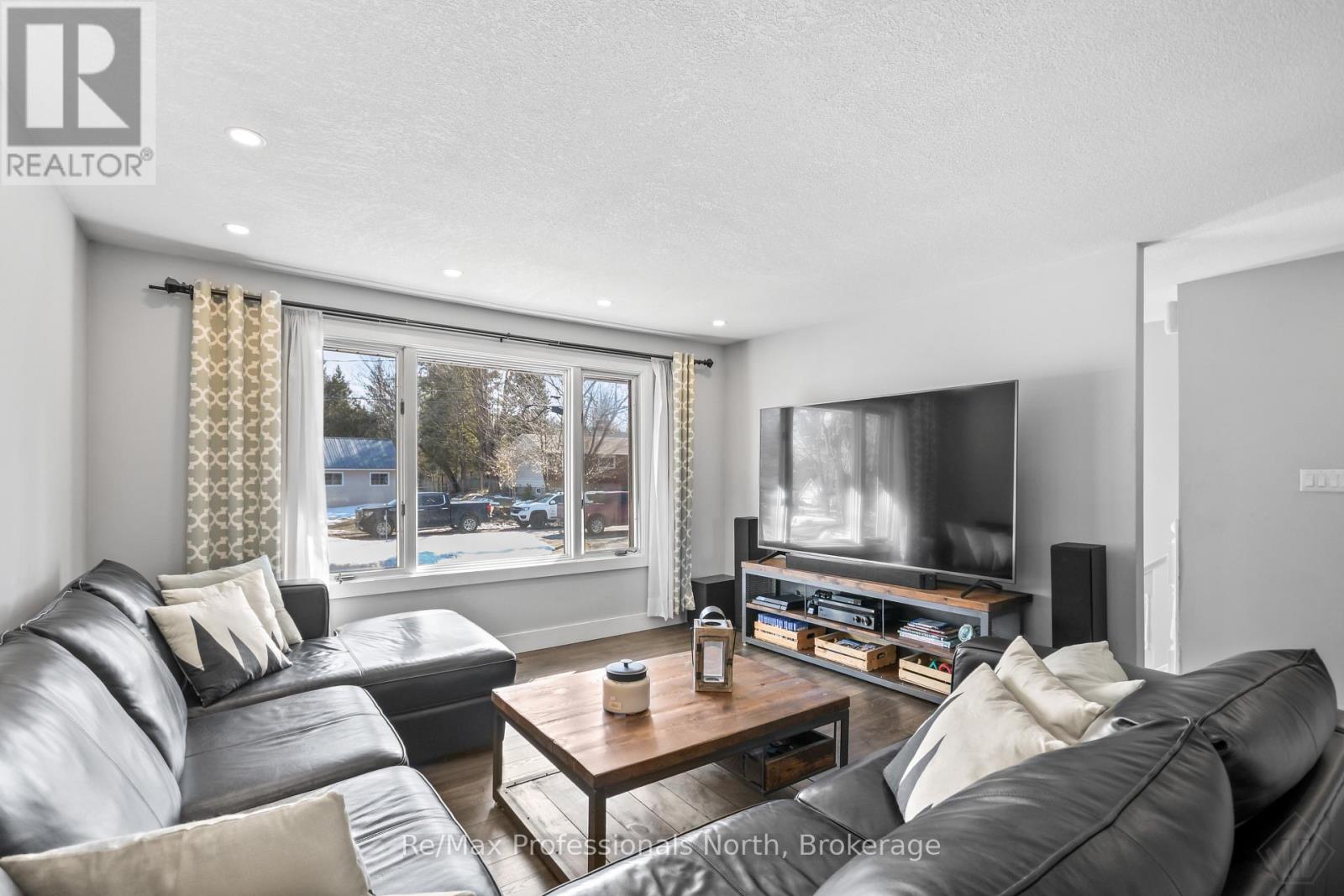 455 Louise Street, Gravenhurst, Ontario  P1P 1C7 - Photo 3 - X12982604