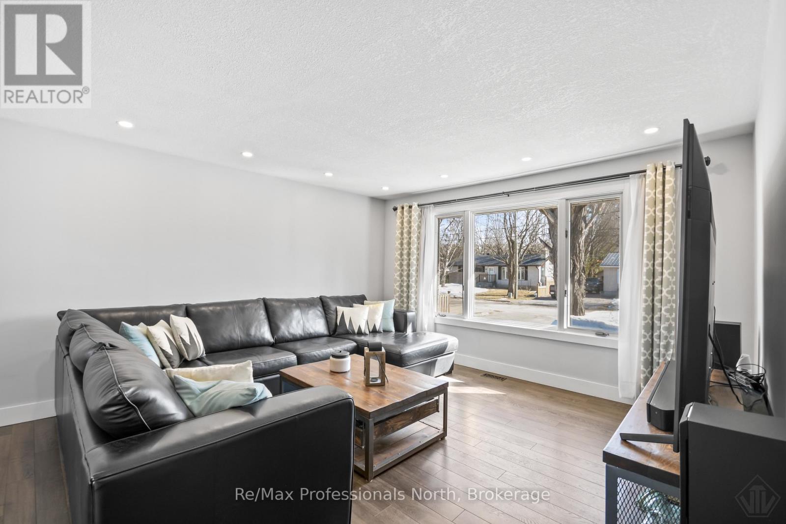 455 Louise Street, Gravenhurst, Ontario  P1P 1C7 - Photo 5 - X12982604