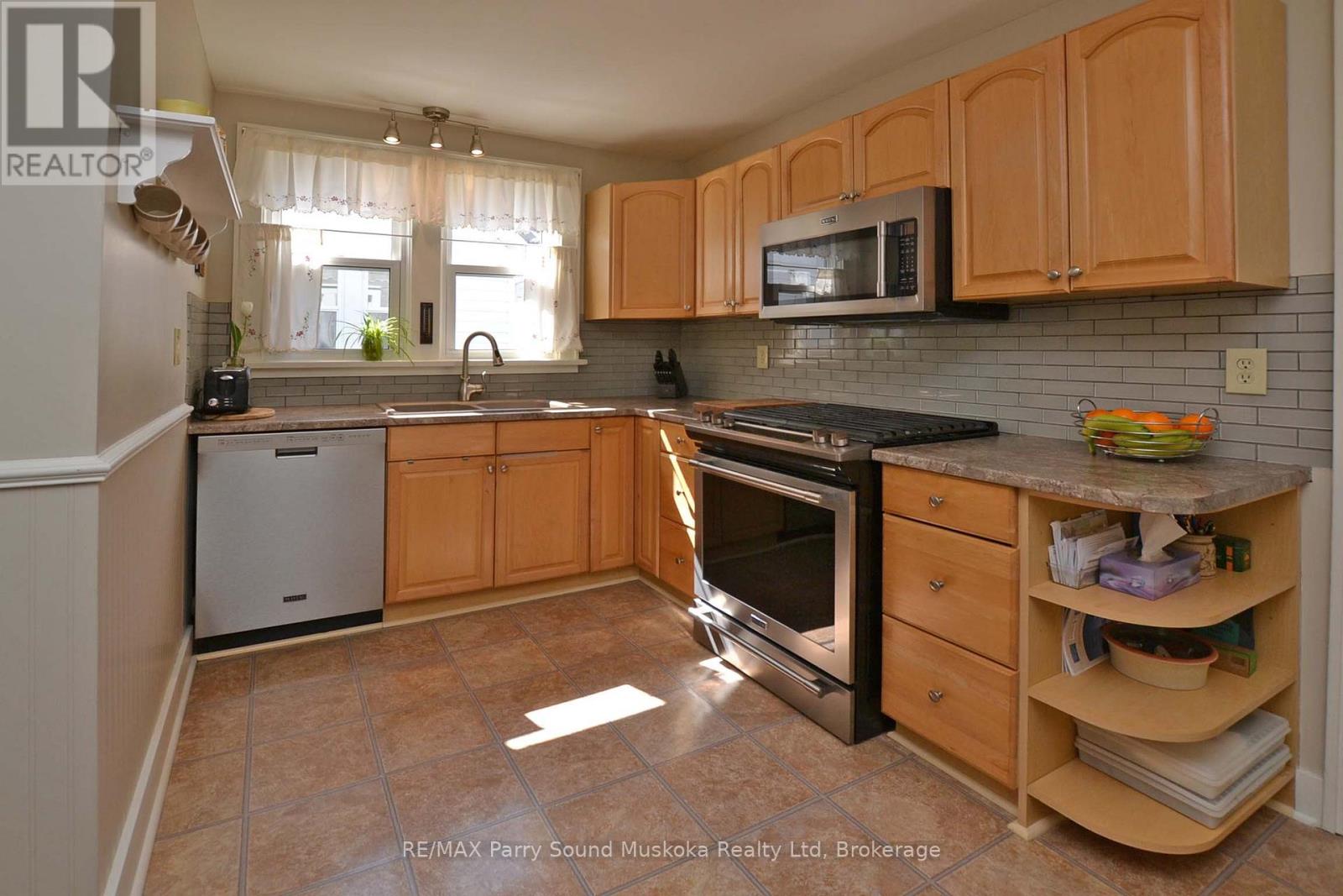 60 William Street, Parry Sound, Ontario  P2A 1V1 - Photo 10 - X12986324